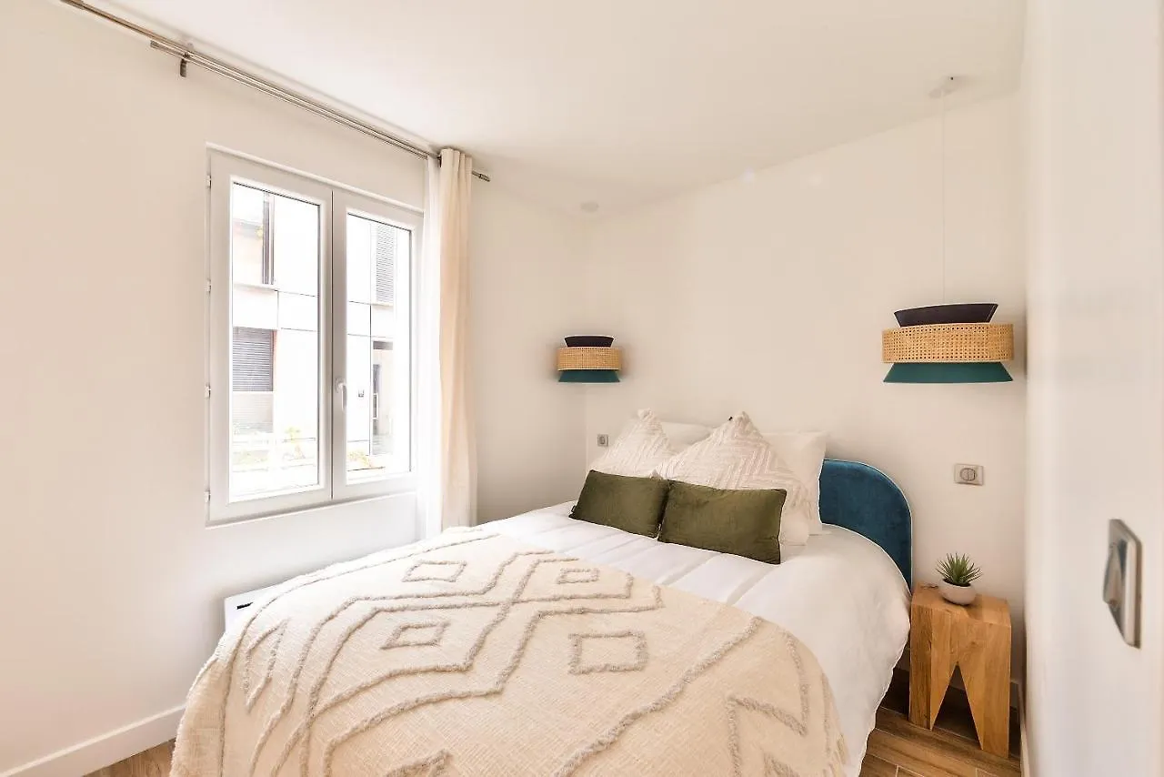 Superb And Cosy 2br In The Heart Of ! 3p *