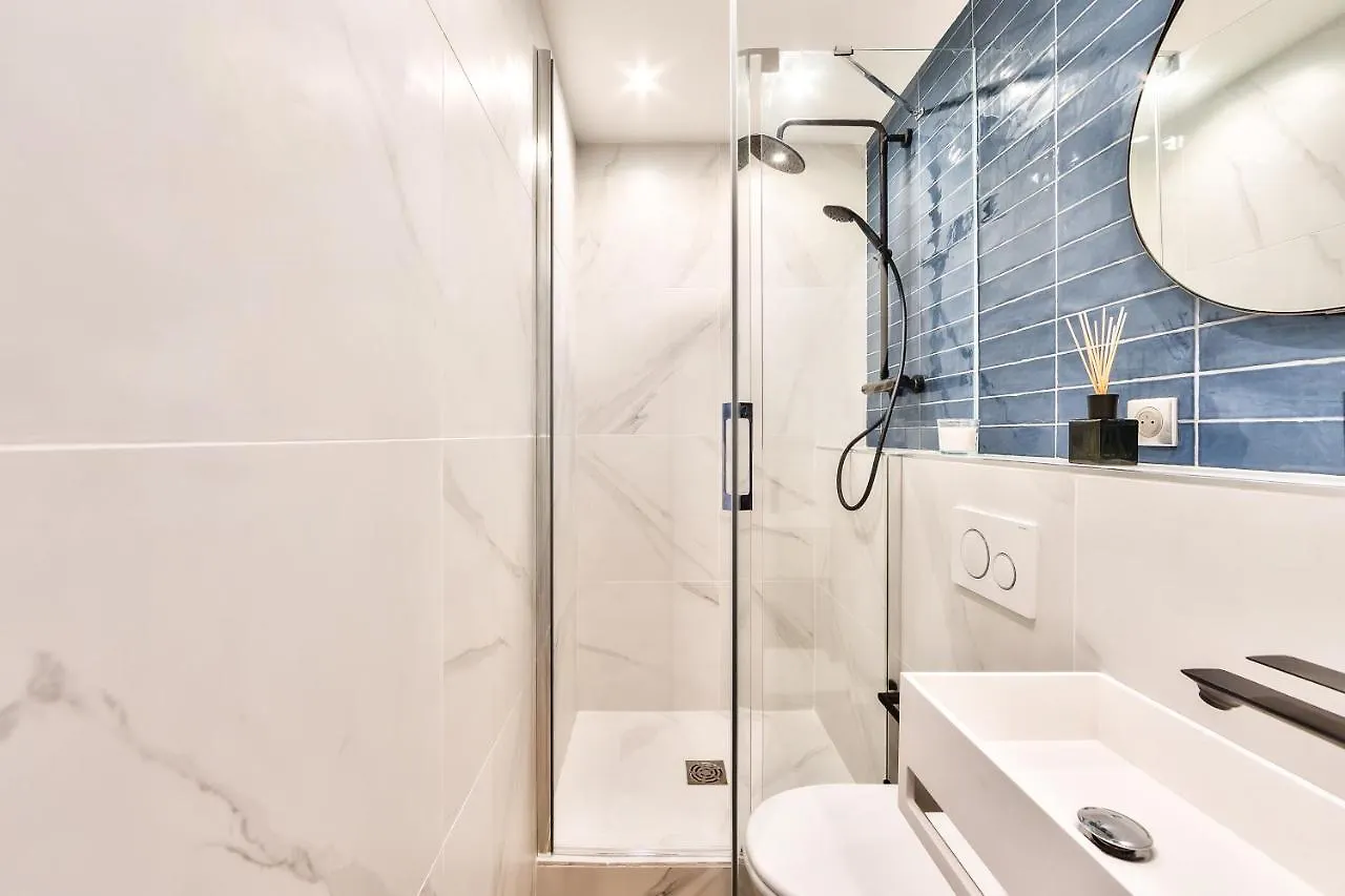 Апартаменты Superb And Cosy 2br In The Heart Of ! 3p *