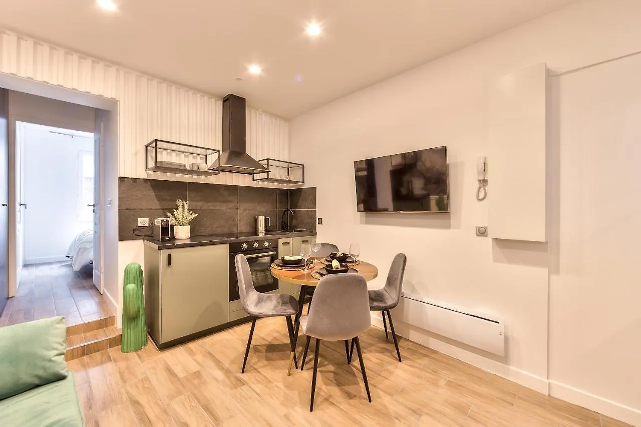 Апартаменты Superb And Cosy 2br In The Heart Of ! 3p Париж