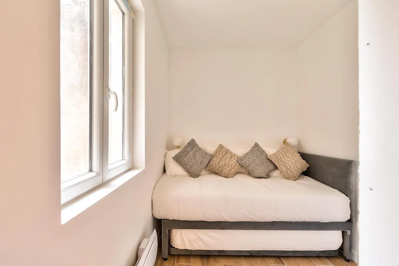 Апартаменты Superb And Cosy 2br In The Heart Of ! 3p
